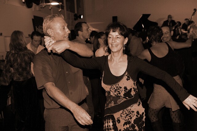 min 2006 12 16 beaune boogie 359 sepia